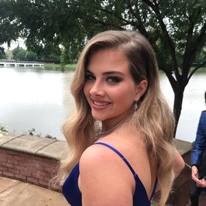 Meet your Posher, Elise